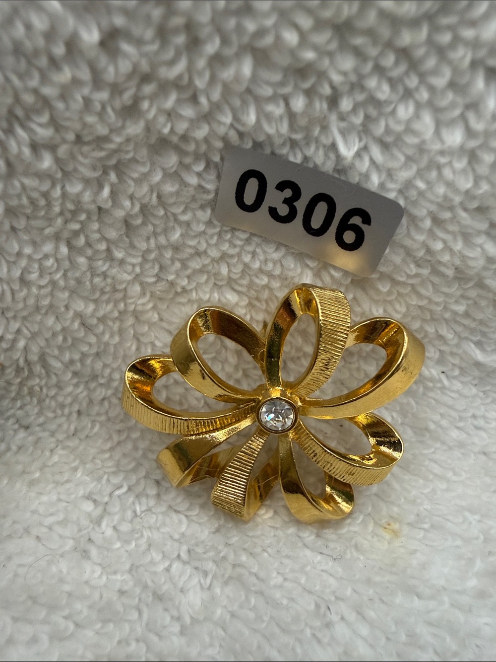 Avon Nina Rocco stamped Gold-Tone Floral Ribbon Brooch with Clear Crystal Accent